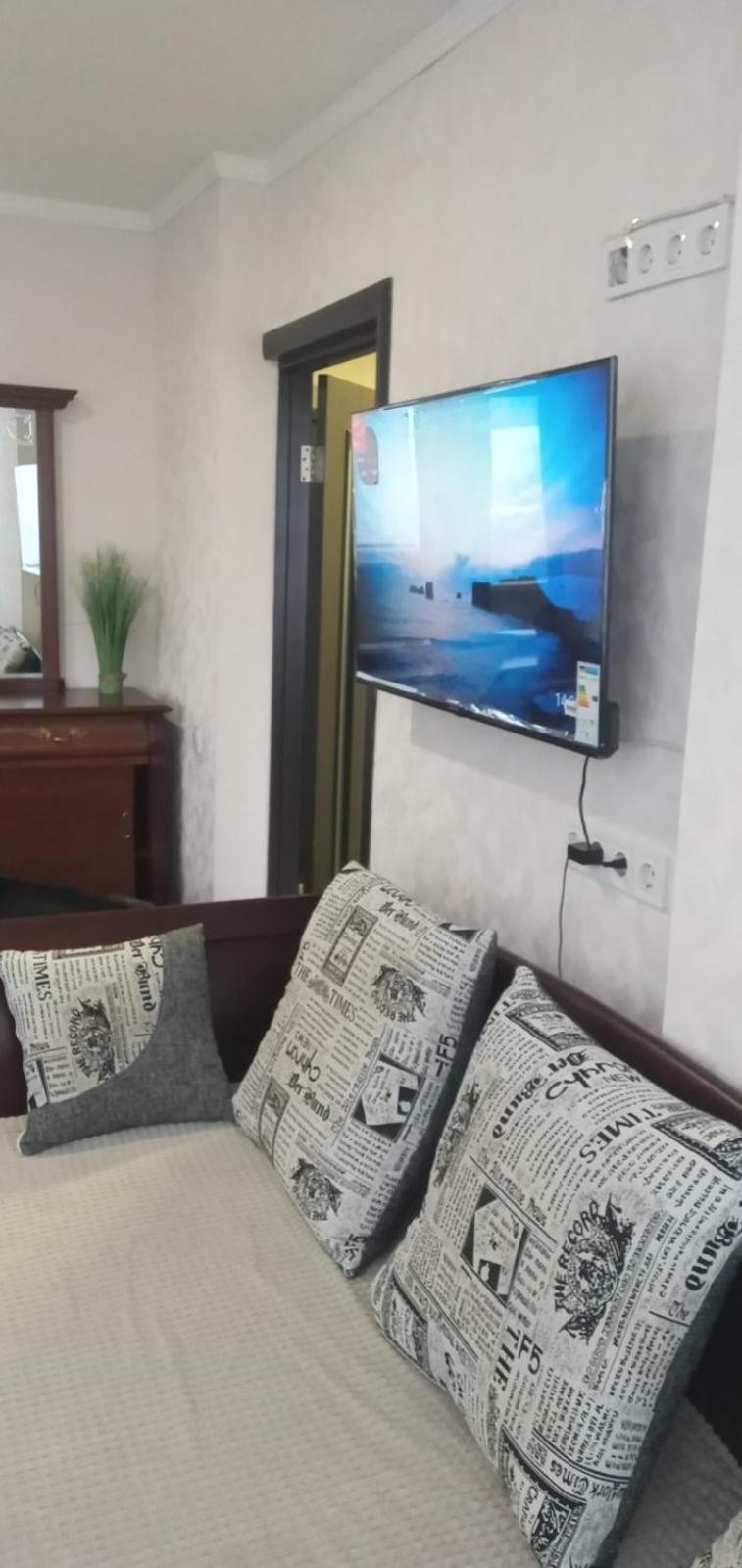 Super View, Luxury Apartment Near Chernihiv Metro. キエフ エクステリア 写真