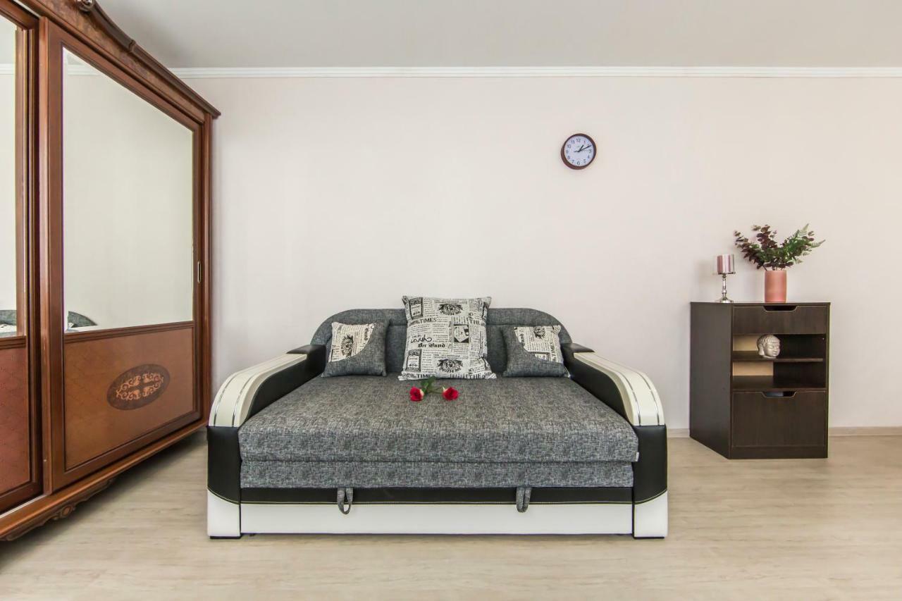 Super View, Luxury Apartment Near Chernihiv Metro. キエフ エクステリア 写真