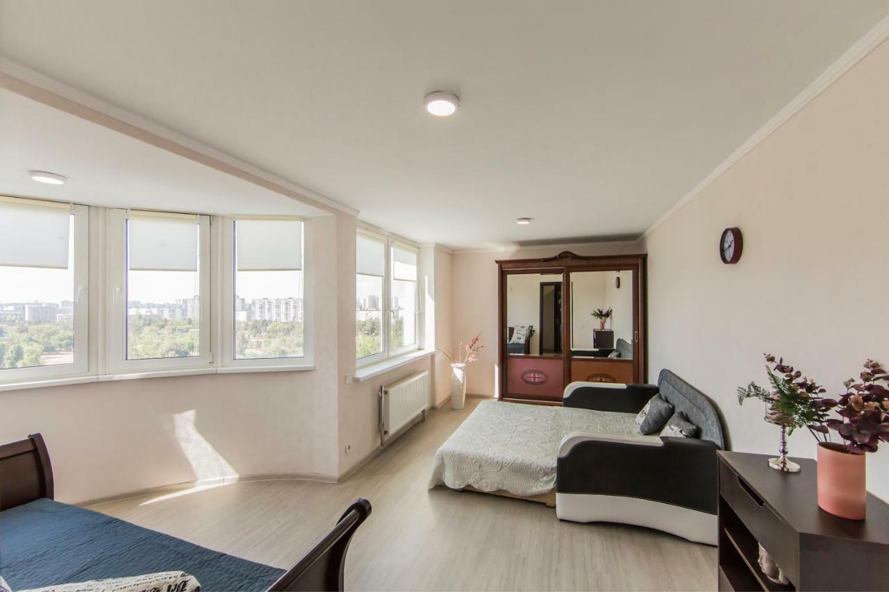 Super View, Luxury Apartment Near Chernihiv Metro. キエフ エクステリア 写真