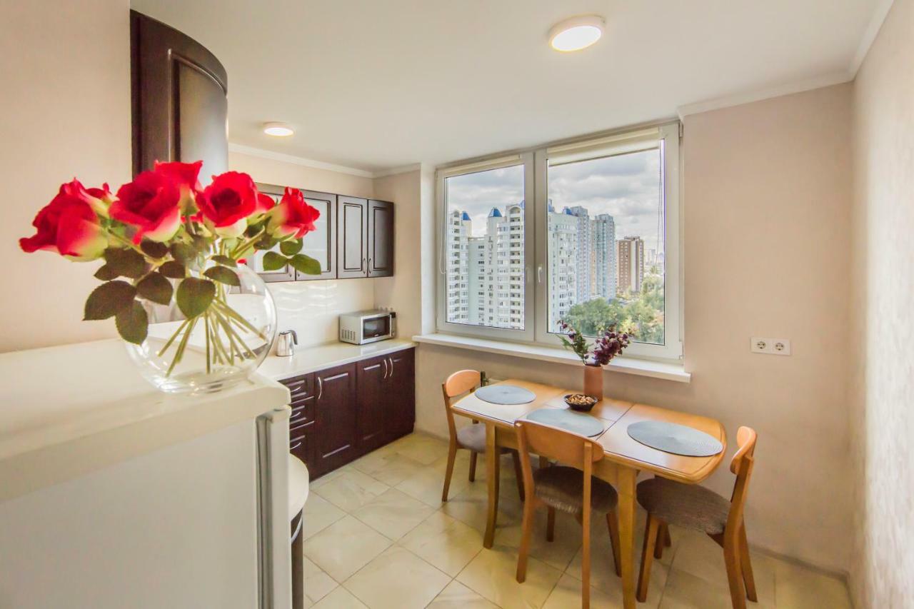 Super View, Luxury Apartment Near Chernihiv Metro. キエフ エクステリア 写真