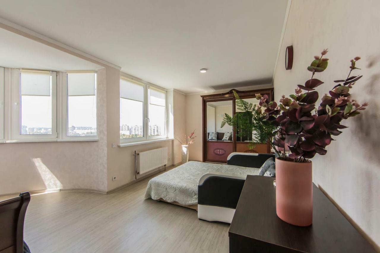 Super View, Luxury Apartment Near Chernihiv Metro. キエフ エクステリア 写真